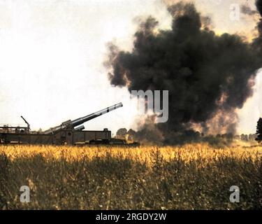 Un canon britannique monté sur rail en action sur le front occidental pendant la première Guerre mondiale. Banque D'Images