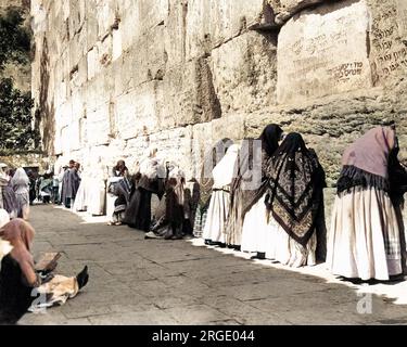 Femmes juives au mur des lamentations, Jérusalem. Banque D'Images