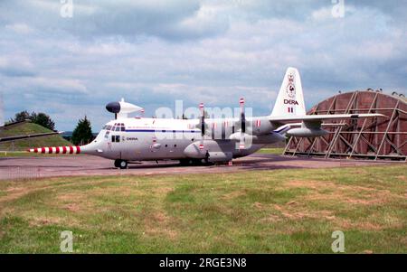 DERA â€“ Lockheed C-130k Hercules W.2 XV208 'Snoopy', du vol de recherche météorologique, à Boscombe Down le 30 juin 2001 Banque D'Images