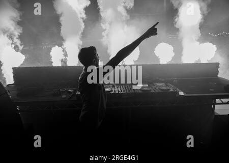 Belfast, Irlande, le 8 août 2023, Shugz était l'un des DJ qui a joué un set à la Feile and Phobail Dance Night 2023 à Falls Park Credit : Bonzo/Alamy Live News Banque D'Images