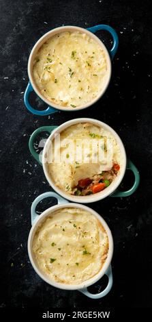 Mini Shepherd's Pies en ramequins Banque D'Images