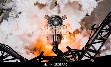 Boca Chica, États-Unis. 06 août 2023. Le Starship Super Heavy Booster 9 de SpaceX termine un incendie statique le dimanche 6 août 2023, à Starbase à Boca Chica, Texas. Le booster 9 a brièvement allumé ses 33 moteurs ; cependant, quatre d'entre eux se sont arrêtés prématurément, selon un commentaire fait par un représentant de SpaceX lors de la webémission du test. Photo SpaceX/UPI crédit : UPI/Alamy Live News Banque D'Images