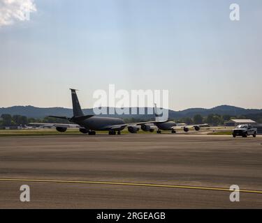 KC-135R taxi pour décollage à Sumpter Smith JNGB, Alabama, 06 août 2023. (Photo de la Garde nationale de l'Air DES ÉTATS-UNIS par le sergent-maître principal Jeremy Farson) Banque D'Images