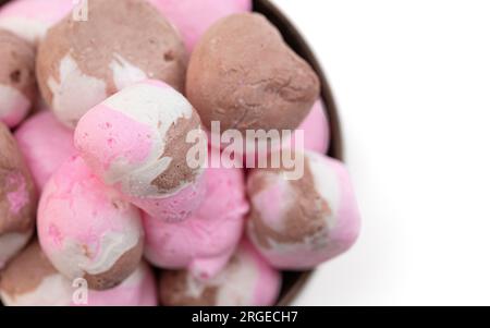 Lyophilisé napolitain trois aromatisés Taffy d'eau salée isolé sur un fond blanc Banque D'Images