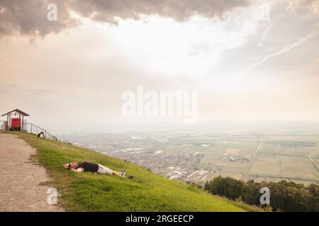 Photo des plaines et des champs de Vojvoina vu d'en haut pendant un après-midi, nuageux, Vrsac est une ville située dans le district de Banat Sud de l'a Banque D'Images