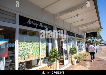 Hervey Bay ville dans le sud du Queensland et l'artiste local Ashleigh Murray magasin vendant de l'art et des vêtements, Queensland, Australie Banque D'Images