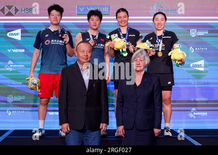 L’équipe gagnante Kim So Yeong et Kong Hee Yong, de Corée, posent avec les finalistes Liu Sheng Shu et Tan Ning, de Chine, après le match de finale du double féminin de Banque D'Images