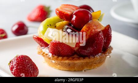 Délicieuse mini tarte aux fruits frais Banque D'Images