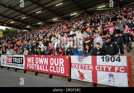 Action lors de la première manche de la Carabao Cup entre Exeter City et Crawley Town au St James Park à Exeter. 08 août 2023 Banque D'Images