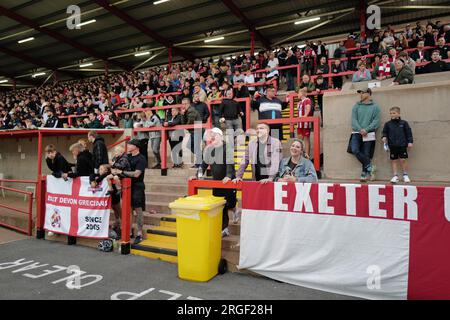 Action lors de la première manche de la Carabao Cup entre Exeter City et Crawley Town au St James Park à Exeter. 08 août 2023 Banque D'Images