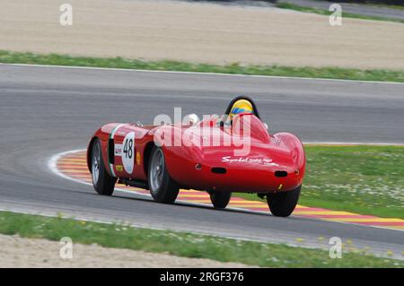 Scarperia, Mugello 5 mars 2008: Inconnu conduite de voiture ancienne Maserati pendant la pratique au circuit Mugello. Italie Banque D'Images