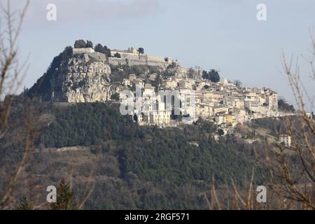 Civitella del Tronto dans les Abruzzes Italie Banque D'Images