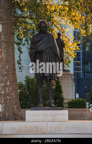 Statue du Mahatma Gandhi dans le jardin de la place du Parlement Banque D'Images