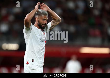 Monza, Italie. 08 août 2023. Olivier Giroud de l'AC Milan fait des gestes lors du match du trophée Silvio Berlusconi entre l'AC Monza et l'AC Milan au stade uPower le 8 août 2023 à Monza, Italie crédit : Marco Canoniero/Alamy Live News Banque D'Images