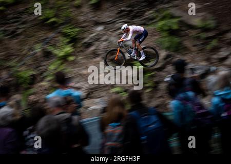 Mathieu van der Poel, le récent champion du monde de cyclisme sur route, s’entraîne sur la piste aux Championnats du monde de VTT à Glasgow, en Écosse, Great Banque D'Images