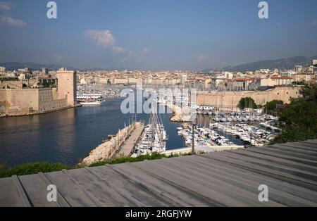 Port entrée du Vieux Port à Marseille France Banque D'Images