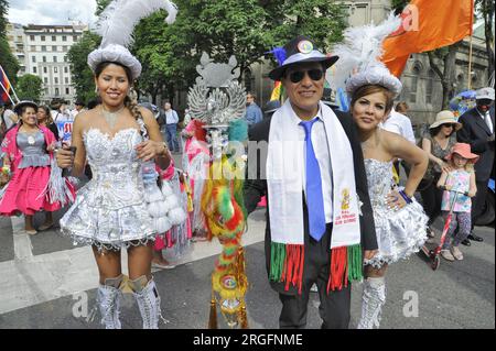 Milan (Italie) manifestation "ensemble sans murs" pour l'accueil et l'intégration des migrants ; représentant de la communauté bolivienne Banque D'Images