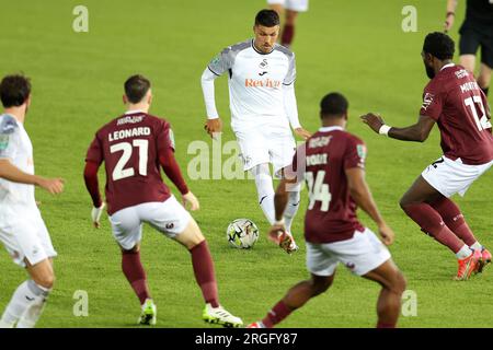 Swansea, Royaume-Uni. 08 août 2023. Joel Piroe de la ville de Swansea (c) en action. Carabao Cup, match du 1e tour, Swansea City contre Northampton Town au Swansea.com Stadium à Swansea, pays de Galles le mardi 8 août 2023. Cette image ne peut être utilisée qu'à des fins éditoriales. Usage éditorial uniquement, photo par Andrew Orchard/Andrew Orchard photographie sportive/Alamy Live News crédit : Andrew Orchard photographie sportive/Alamy Live News Banque D'Images