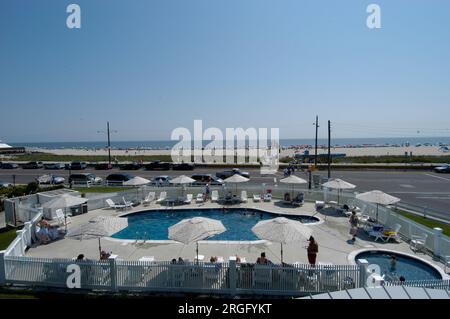 Avondale by the Sea Hotel piscine et plage à Cape May New Jersey Banque D'Images