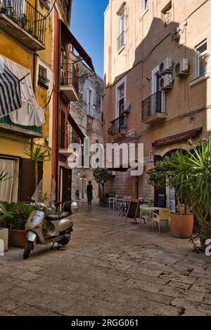 Vue d'une ruelle dans le vieux Bari Banque D'Images