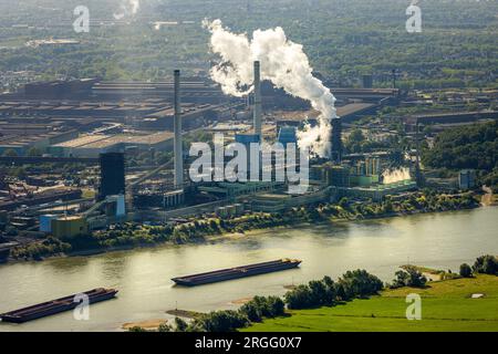 Luftbild, ThyssenKrupp Steel Europe - Werksgelände, Rauchwolke, Container Schifffahrt auf dem Rhein, Schwelgern, Marxloh, Duisburg, Ruhrgebiet, Nordr Banque D'Images