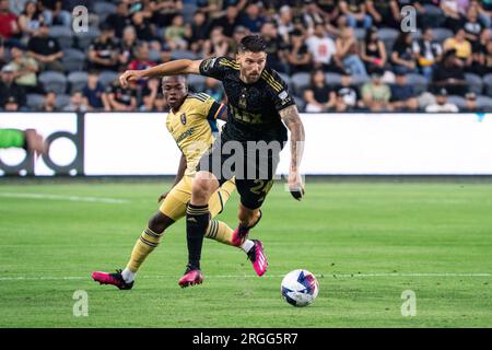 Le milieu de terrain du LAFC Ryan Hollingshead (24) est défendu par l’attaquant du Real Salt Lake Carlos Andrés Gómez (11) lors d’un match de la coupe des ligues 2023, mardi août Banque D'Images