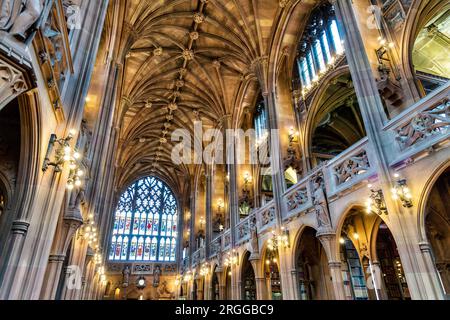 Plafond voûté de la salle de lecture historique de la bibliothèque John Rylands, Manchester, Royaume-Uni Banque D'Images