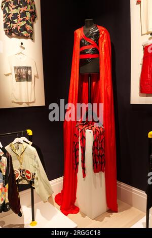 Costumes et vêtements - mis aux enchères à Sotheby's Freddie Mercury : un monde de sa propre exposition Banque D'Images