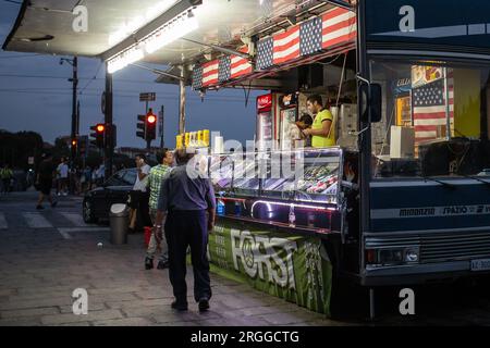 TURIN, ITALIE - 10 AOÛT 2018 : `Food Truck dans les rues de Turin, Italie. Banque D'Images