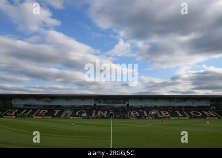 Burton upon Trent, Royaume-Uni. 09 août 2023. Vue générale de l'intérieur du stade Pirelli, domicile de Burton Albion avant le match de la coupe Carabao Burton Albion vs Leicester City au stade Pirelli, Burton upon Trent, Royaume-Uni, le 9 août 2023 (photo Gareth Evans/News Images) à Burton upon Trent, Royaume-Uni le 8/9/2023. (Photo Gareth Evans/News Images/Sipa USA) crédit : SIPA USA/Alamy Live News Banque D'Images