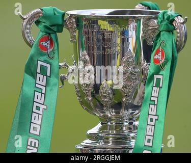 La Carabao Cup exposée avant le match de la Carabao Cup Burton Albion vs Leicester City au Pirelli Stadium, Burton upon Trent, Royaume-Uni, le 9 août 2023 (photo Gareth Evans/News Images) Banque D'Images