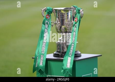 La Carabao Cup exposée avant le match de la Carabao Cup Burton Albion vs Leicester City au Pirelli Stadium, Burton upon Trent, Royaume-Uni, le 9 août 2023 (photo Gareth Evans/News Images) Banque D'Images