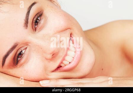 Portrait de jeune femme Banque D'Images