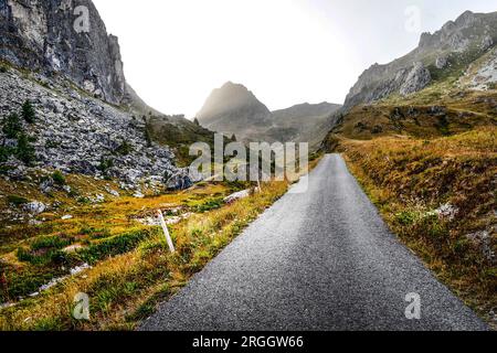Route à travers Colle Fauniera en Piémont, Italie Banque D'Images