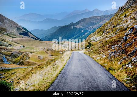 Route à travers les montagnes en Colle Fauniera en Piémont, Italie Banque D'Images