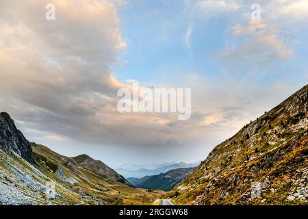 Nuages sur Colle Fauniera en Piémont, Italie Banque D'Images