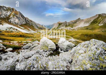 Les rochers et les montagnes à Colle Fauniera en Piémont, Italie Banque D'Images