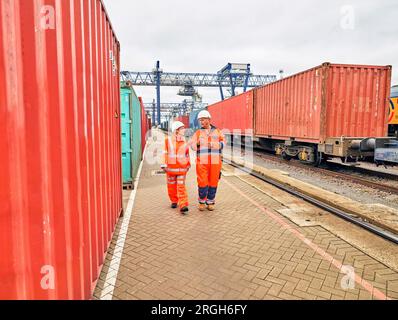 Les quais par train de marchandises Banque D'Images