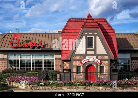 L'une des quatre maisons originales Chick-fil-A Dwarf existantes à Pleasant Hill Banque D'Images