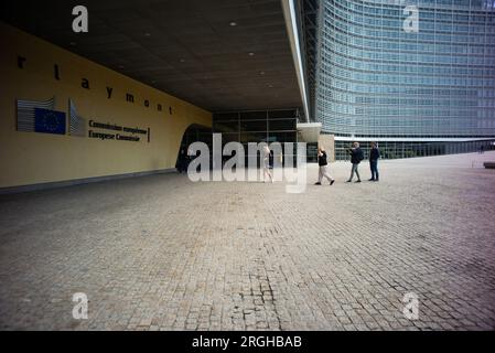 Le Berlaymont est un immeuble de bureaux situé à Bruxelles, en Belgique, qui abrite le siège de la Commission européenne, l'une des institutions de l'UE Banque D'Images