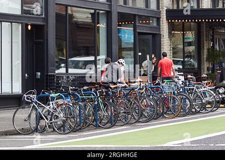Portland, Oregon, États-Unis. 2 septembre 2014. Portland Oregon est l'une des villes les plus accueillantes pour le vélo aux États-Unis avec une vaste infrastructure cyclable. (Image de crédit : © Ian L. Sitren/ZUMA Press Wire) USAGE ÉDITORIAL SEULEMENT! Non destiné à UN USAGE commercial ! Banque D'Images
