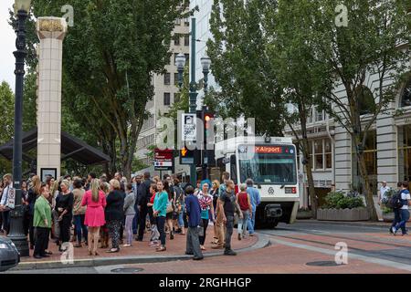 Portland, Oregon, États-Unis. 2 septembre 2014. TriMet a commencé ses opérations en décembre 1 1969. Il fournit des services de bus, de train léger et de train de banlieue dans la région de Portland, Oregon. (Image de crédit : © Ian L. Sitren/ZUMA Press Wire) USAGE ÉDITORIAL SEULEMENT! Non destiné à UN USAGE commercial ! Banque D'Images