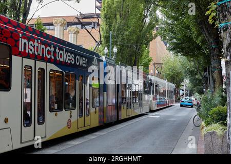 Portland, Oregon, États-Unis. 2 septembre 2014. TriMet a commencé ses opérations en décembre 1 1969. Il fournit des services de bus, de train léger et de train de banlieue dans la région de Portland, Oregon. (Image de crédit : © Ian L. Sitren/ZUMA Press Wire) USAGE ÉDITORIAL SEULEMENT! Non destiné à UN USAGE commercial ! Banque D'Images