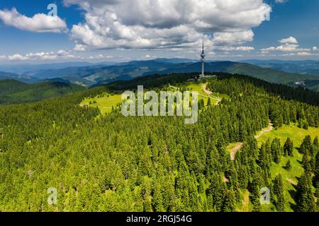 Tour de télévision Snejanka à Pamporovo, montagnes des Rhodopes, Bulgarie Banque D'Images