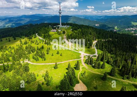 Tour de télévision Snejanka à Pamporovo, montagnes des Rhodopes, Bulgarie Banque D'Images