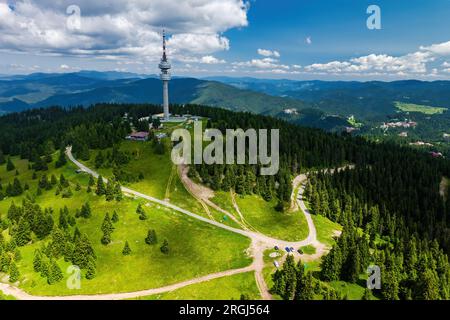 Tour de télévision Snejanka à Pamporovo, montagnes des Rhodopes, Bulgarie Banque D'Images