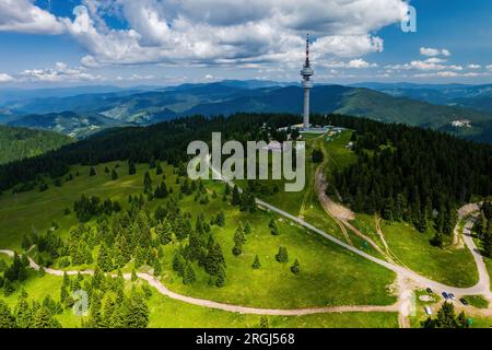 Tour de télévision Snejanka à Pamporovo, montagnes des Rhodopes, Bulgarie Banque D'Images