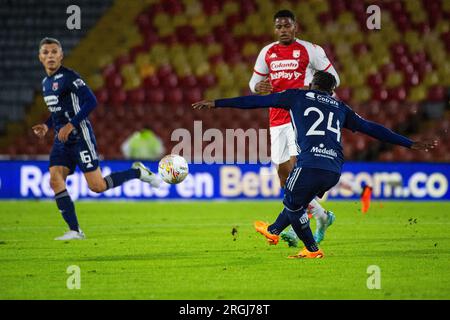 Bogota, Colombie. 02 août 2023. Deportivo Independiente Medellin Jose Ortiz donne un coup de pied au match de phase de groupes entre l'Independiente Santa Fe de Bogota (1) et le Deportivo Independiente Medellin de Medellin au stade Nemesio Camacho el Campin, le 2 août 2023. Photo par : Sebastian Barros/long Visual Press crédit : long Visual Press/Alamy Live News Banque D'Images