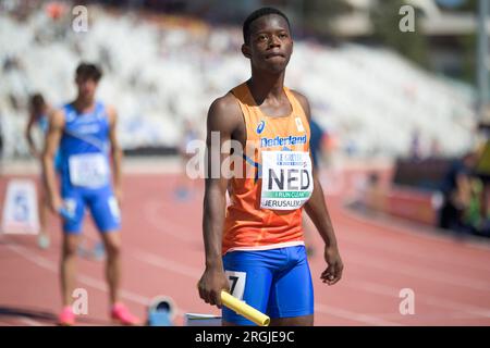 Jérusalem, Israël. 10 août 2023. JÉRUSALEM, ISRAËL - 10 AOÛT : Jozuah Revierre des pays-Bas lors de 4x100m Relais hommes le jour 4 des Championnats d'Europe d'athlétisme U20 Jérusalem le 10 août 2023 à Jérusalem, Israël. (Photo de Pablo Morano/Agence BSR) crédit : Agence BSR/Alamy Live News Banque D'Images