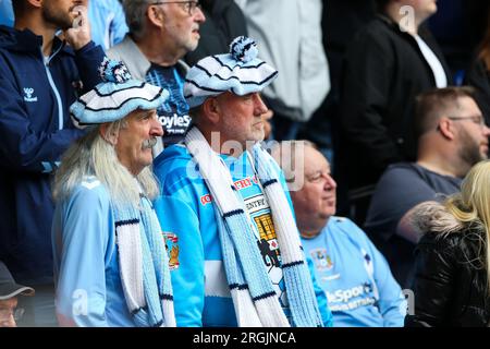 Les supporters de Coventry City dans les tribunes pendant le match du championnat Sky Bet au King Power Stadium, Leicester. Date de la photo : dimanche 6 août 2023. Banque D'Images